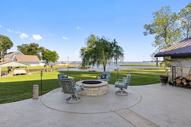 1035 Holiday Circle, Seven Points, TX 75143