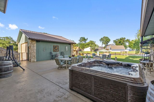 1035 Holiday Circle, Seven Points, TX 75143