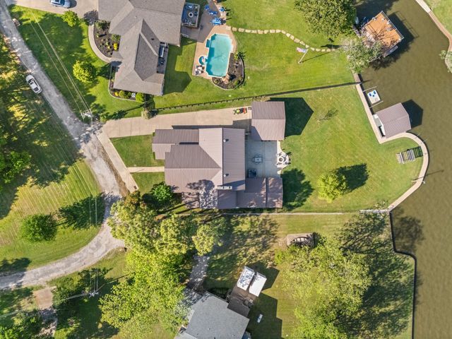 1035 Holiday Circle, Seven Points, TX 75143