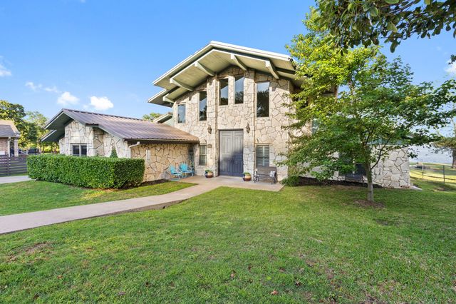1035 Holiday Circle, Seven Points, TX 75143