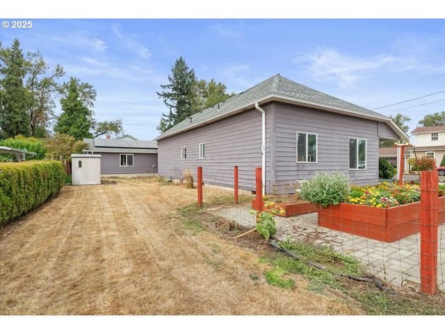 306 PINE St, Albany, OR 97321