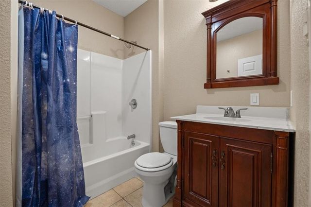 295 E 2300 Road, Edgerton, KS 66021