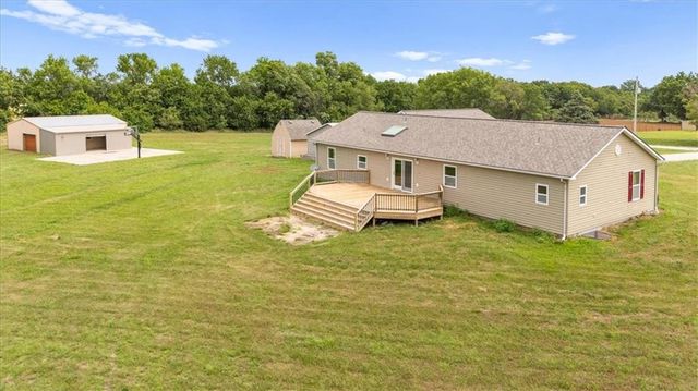 295 E 2300 Road, Edgerton, KS 66021