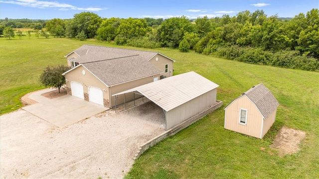 295 E 2300 Road, Edgerton, KS 66021