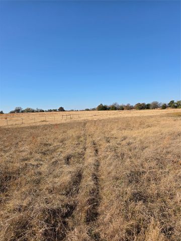 1385 N Fm 1752, Savoy, TX 75479