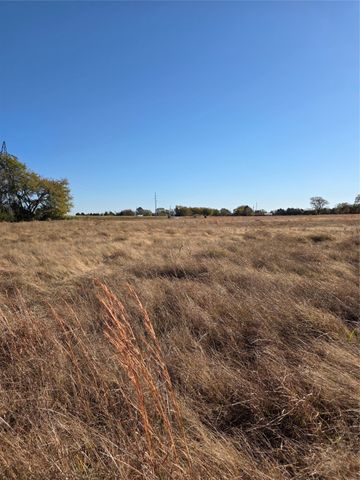 1385 N Fm 1752, Savoy, TX 75479