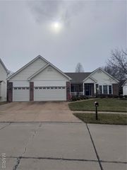 10239 Hartshill Lane, St Louis, MO 63128