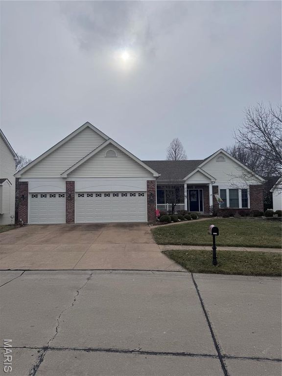 10239 Hartshill Lane, St Louis, MO 63128