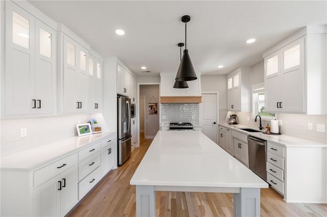 2310 SW Serena Place, Lee's Summit, MO 64082