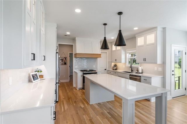 2310 SW Serena Place, Lee's Summit, MO 64082