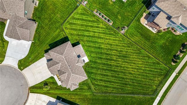 2310 SW Serena Place, Lee's Summit, MO 64082