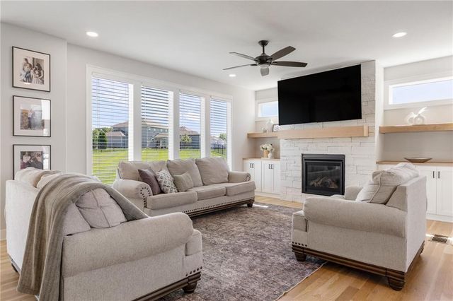 2310 SW Serena Place, Lee's Summit, MO 64082