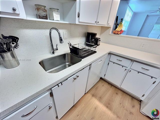 7100 NW 17th Street 112, Plantation, FL 33313