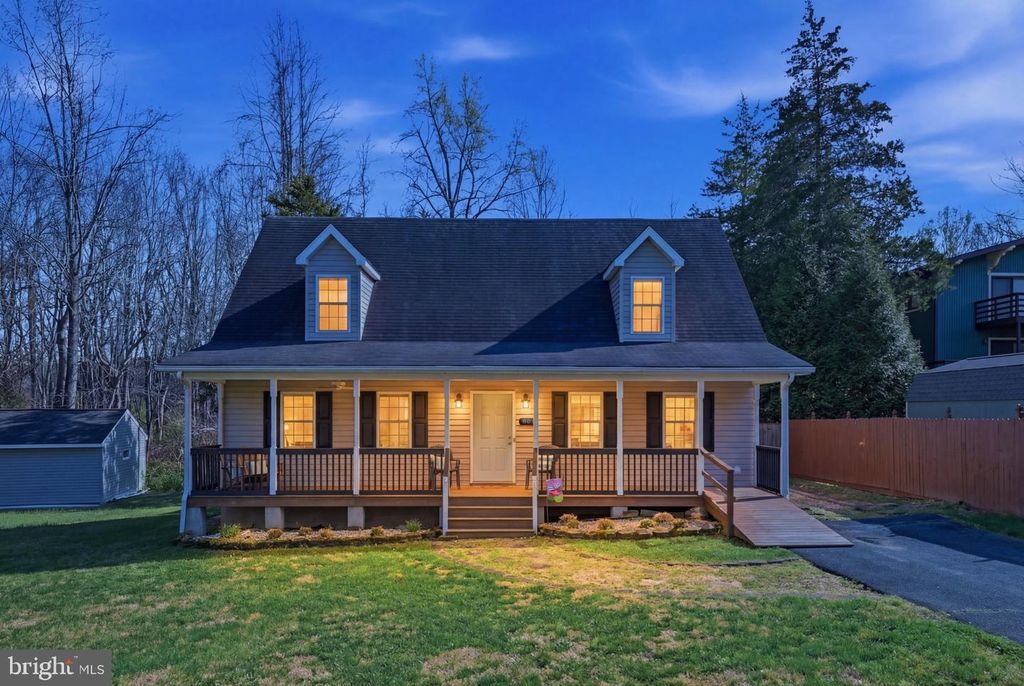 Image 1 of property listing at 801 S LAKESHORE DR, Louisa, VA 23093