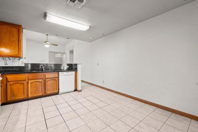 4245 Valley Hi Dr, Sacramento, CA 95823