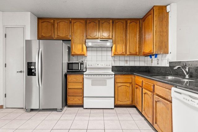 4245 Valley Hi Dr, Sacramento, CA 95823