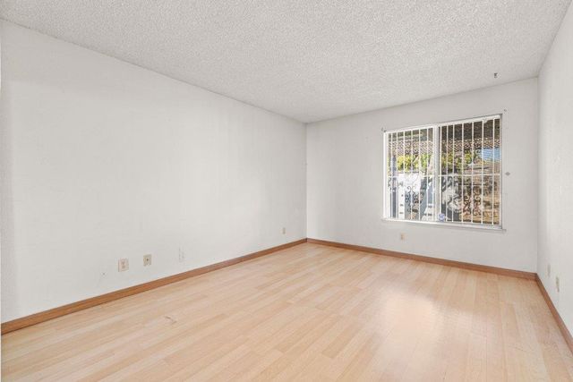 4245 Valley Hi Dr, Sacramento, CA 95823