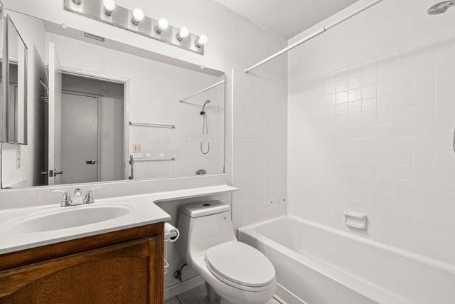 4245 Valley Hi Dr, Sacramento, CA 95823