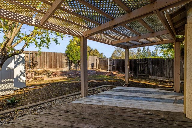 4245 Valley Hi Dr, Sacramento, CA 95823