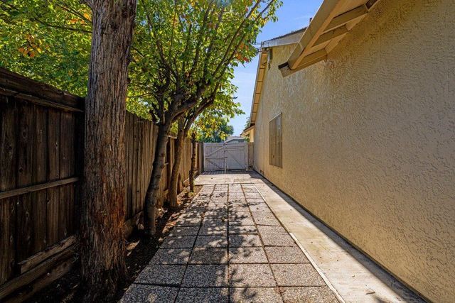 4245 Valley Hi Dr, Sacramento, CA 95823