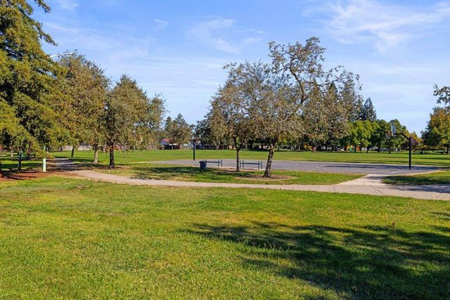 4245 Valley Hi Dr, Sacramento, CA 95823