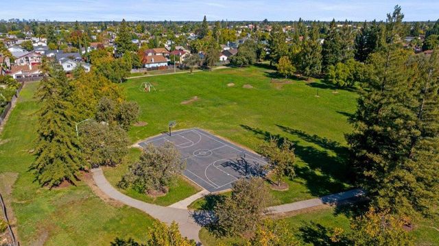 4245 Valley Hi Dr, Sacramento, CA 95823