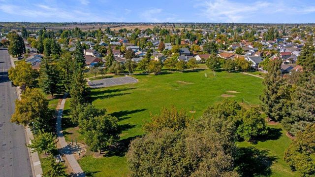 4245 Valley Hi Dr, Sacramento, CA 95823