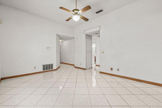 4245 Valley Hi Dr, Sacramento, CA 95823