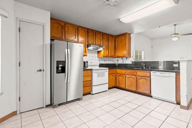 4245 Valley Hi Dr, Sacramento, CA 95823