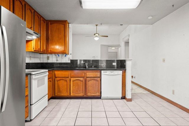 4245 Valley Hi Dr, Sacramento, CA 95823