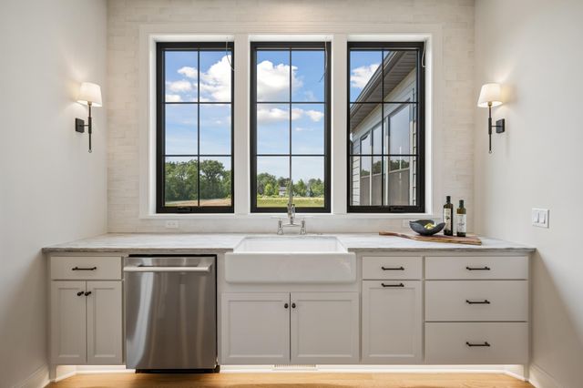 659 Shawnee Woods Road, Medina, MN 55340