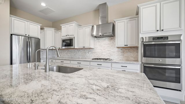 10025 W SYDNEY Way, Peoria, AZ 85383