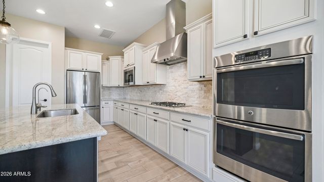 10025 W SYDNEY Way, Peoria, AZ 85383