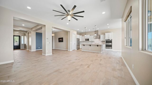 10025 W SYDNEY Way, Peoria, AZ 85383