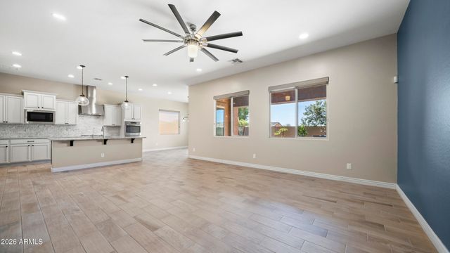 10025 W SYDNEY Way, Peoria, AZ 85383