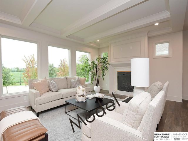 11707 Cove Hollow Drive, Papillion, NE 68046