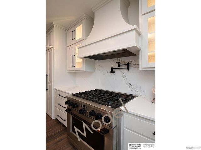 11707 Cove Hollow Drive, Papillion, NE 68046