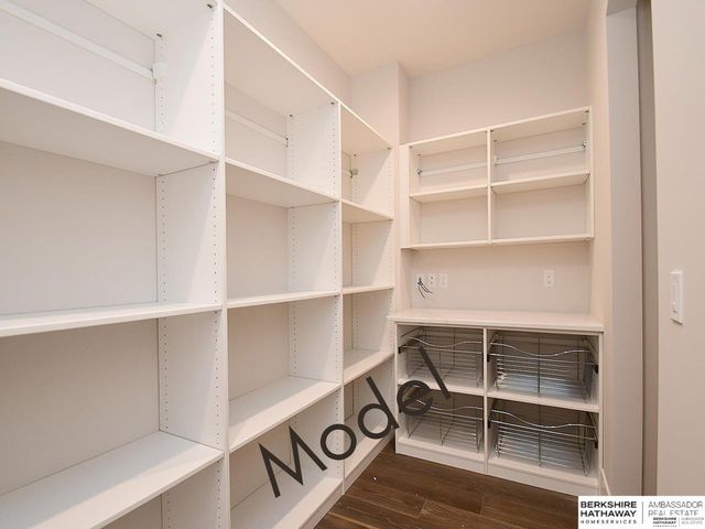 11707 Cove Hollow Drive, Papillion, NE 68046