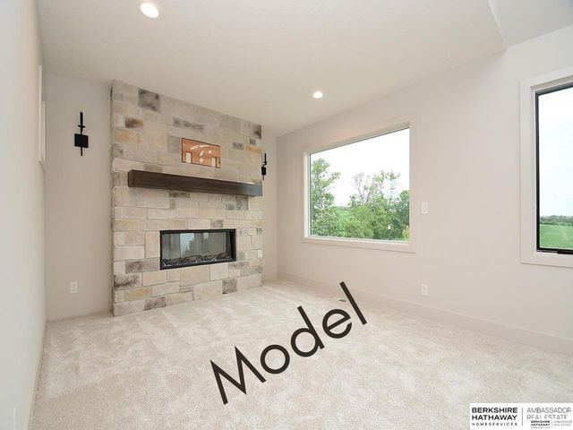 11707 Cove Hollow Drive, Papillion, NE 68046