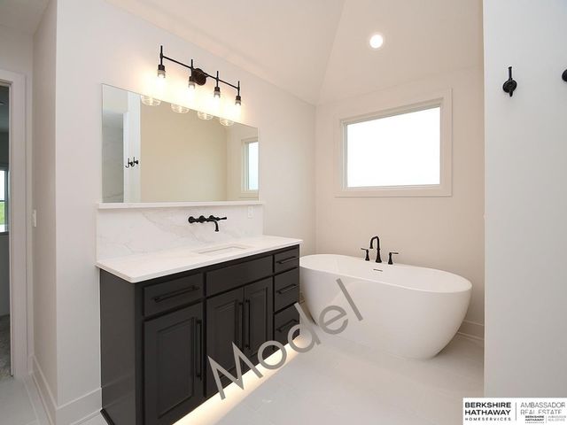 11707 Cove Hollow Drive, Papillion, NE 68046