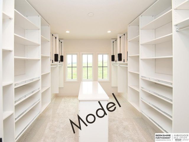 11707 Cove Hollow Drive, Papillion, NE 68046