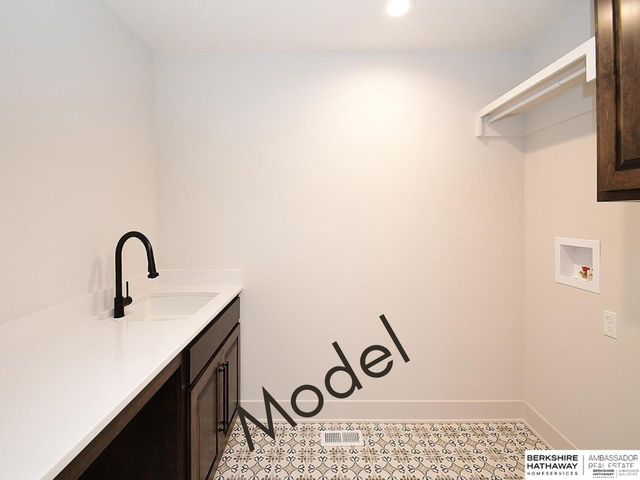 11707 Cove Hollow Drive, Papillion, NE 68046