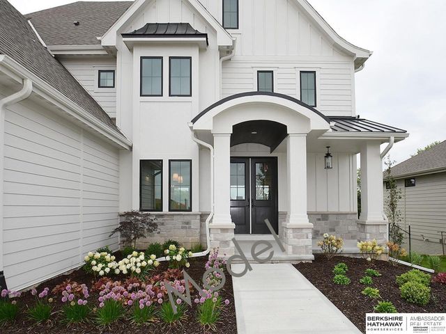 11707 Cove Hollow Drive, Papillion, NE 68046