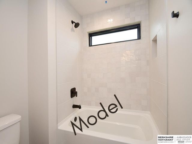 11707 Cove Hollow Drive, Papillion, NE 68046