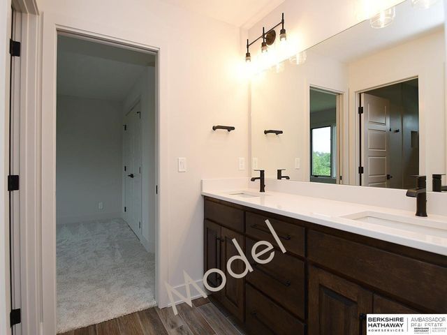 11707 Cove Hollow Drive, Papillion, NE 68046