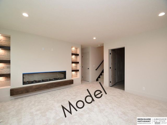 11707 Cove Hollow Drive, Papillion, NE 68046