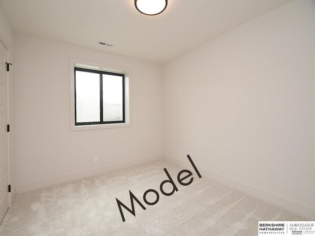 11707 Cove Hollow Drive, Papillion, NE 68046