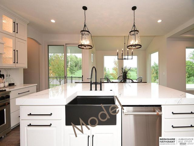 11707 Cove Hollow Drive, Papillion, NE 68046