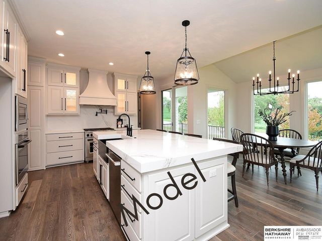 11707 Cove Hollow Drive, Papillion, NE 68046