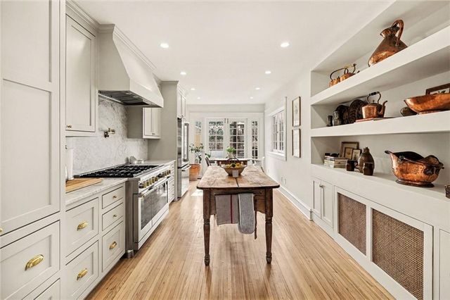 437 W 59th Terrace, Kansas City, MO 64113